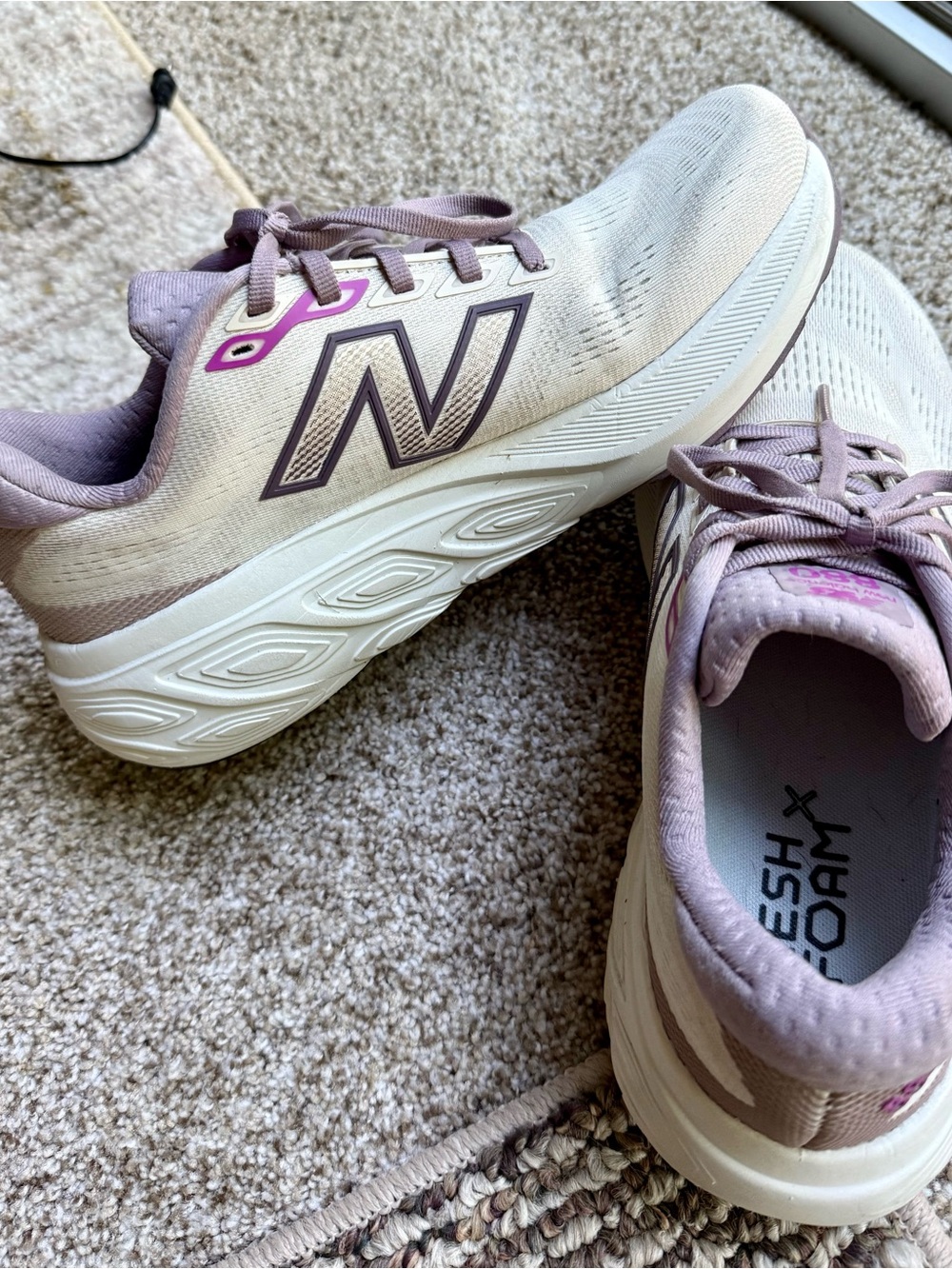 New Balance Fresh Foam x 880v15 Women’s Size 9 Running Shoes - Cream/Lilac